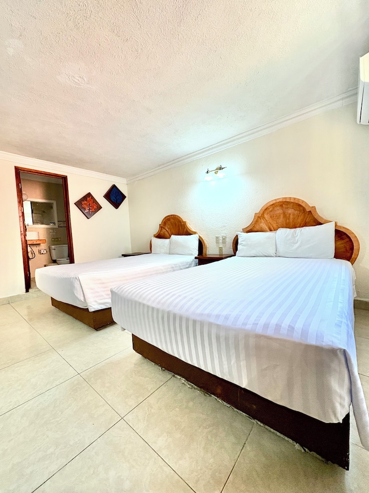 Suites Cancun Center 23/57