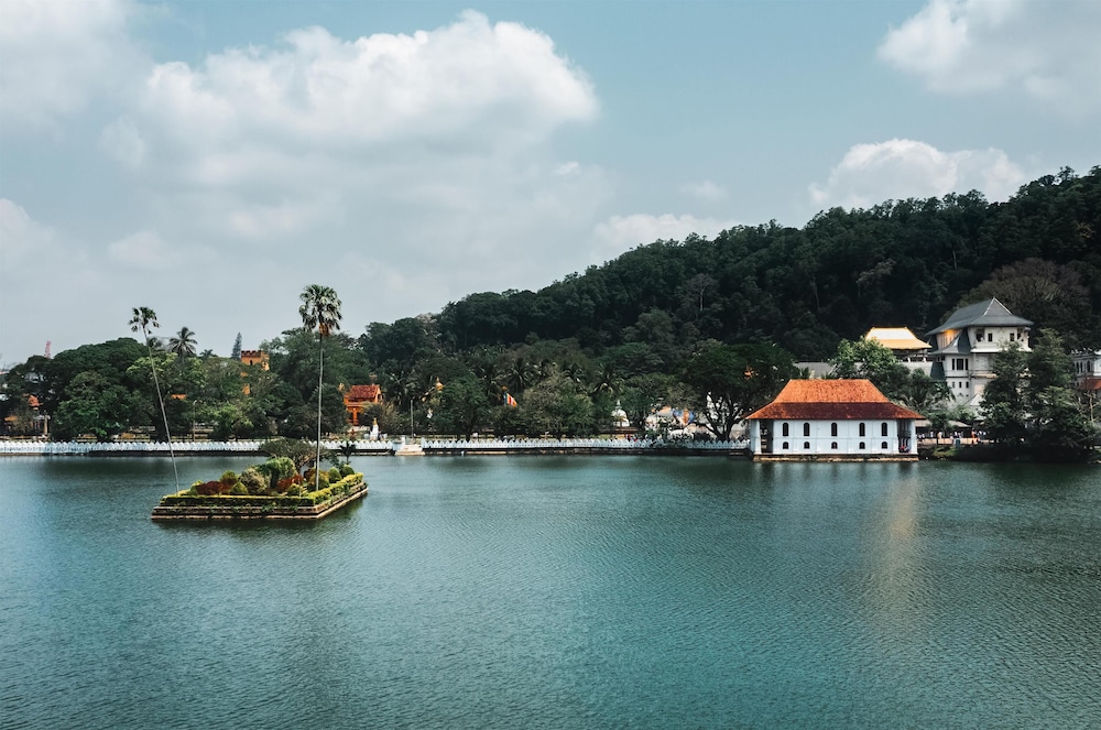 Radisson Hotel Kandy 67/72