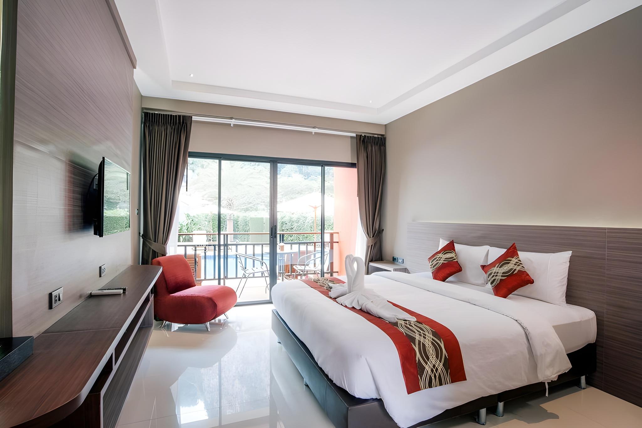 Deluxe, Double or Twin Bed, Pool Access