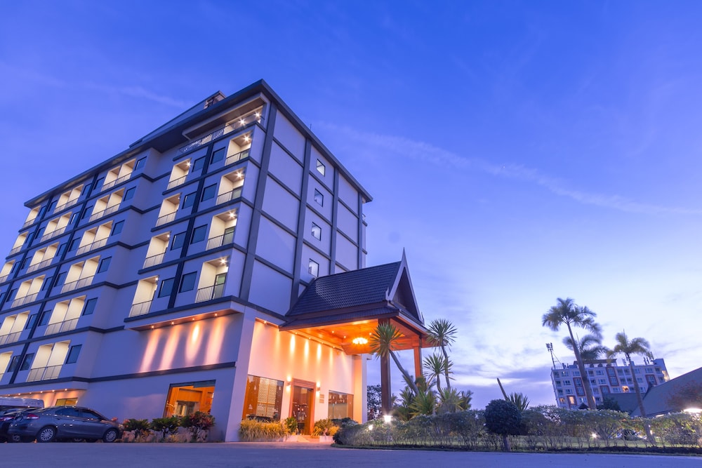 Airport Resort And Spa 3/69