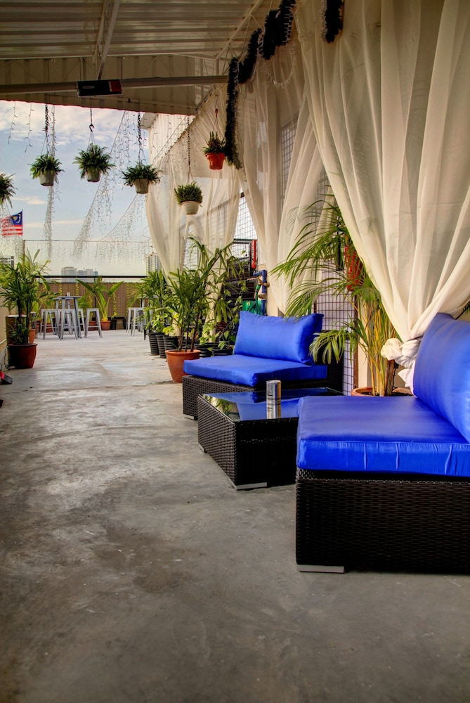 APOLLO INN 16/19