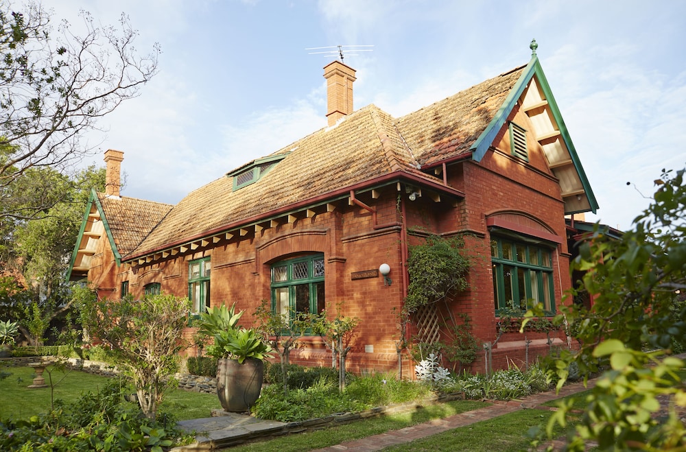 Buxton Manor 3/50