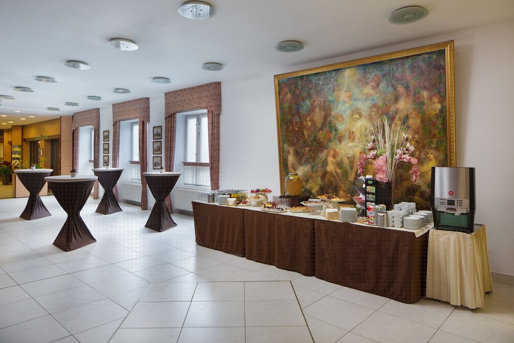 Benczur Hotel 36/42