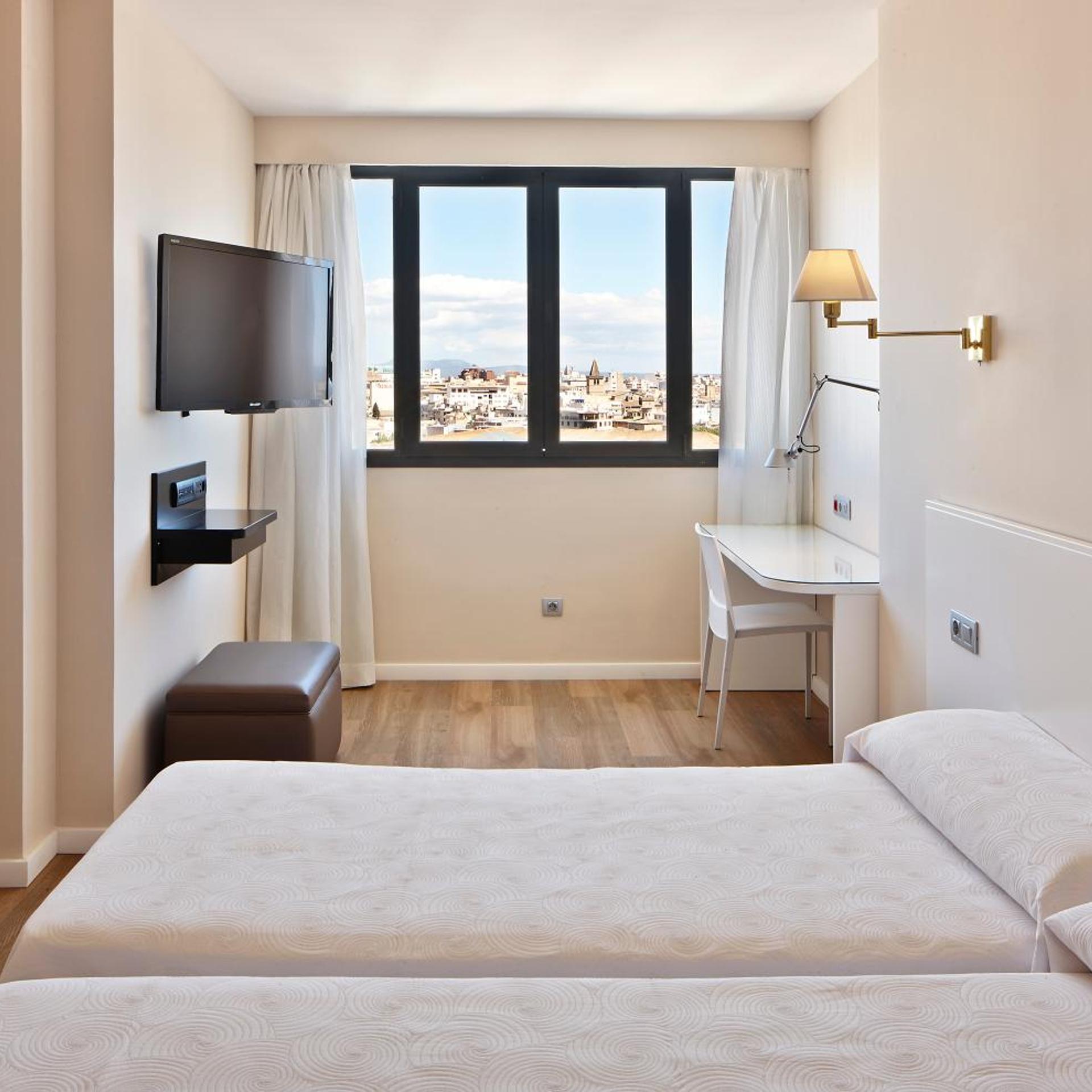 Room, Double or Twin Bed, Cathedral View