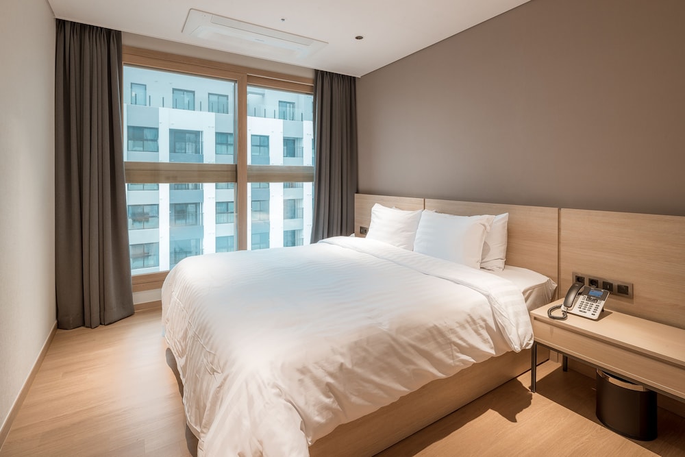 Royal, 3 Rooms, Suite, 2 Double Beds, 4 Futon Beds