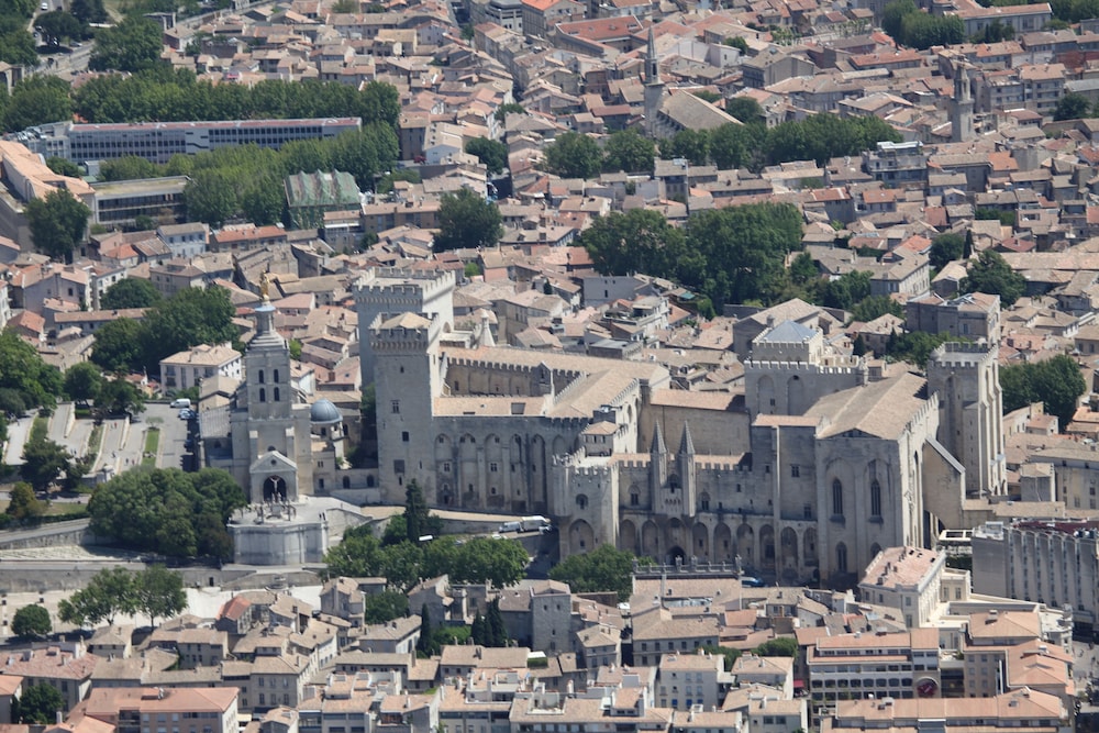 Hotel Kyriad Avignon Palais des Papes 66/73