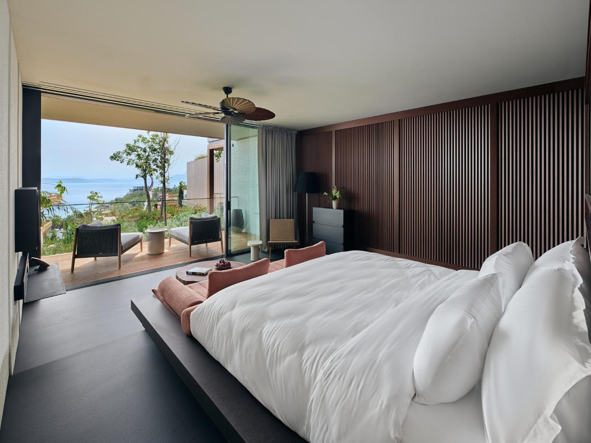 Sea, Royal, Suite, King Bed, Sofa