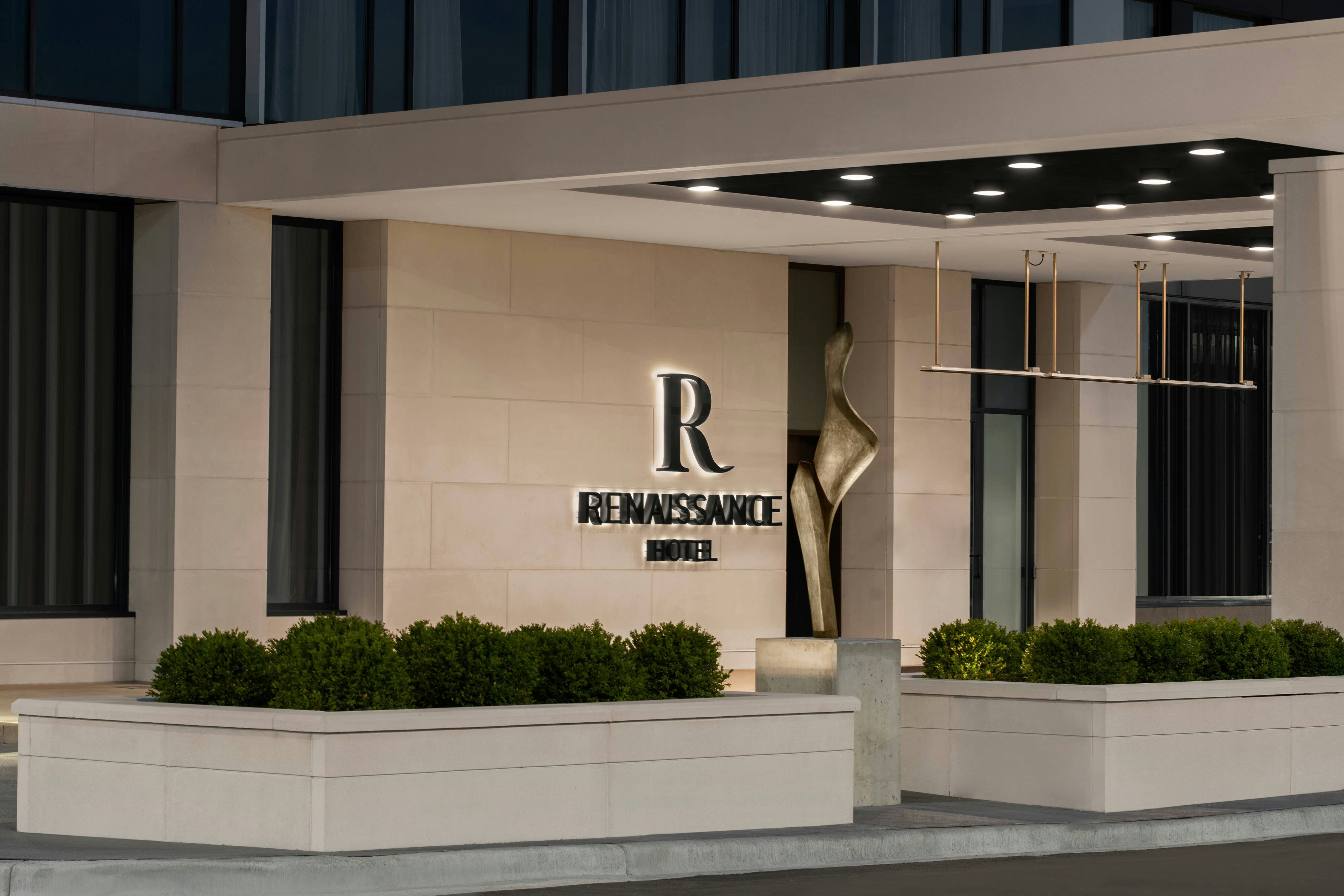 Renaissance Milwaukee West Hotel 2/57