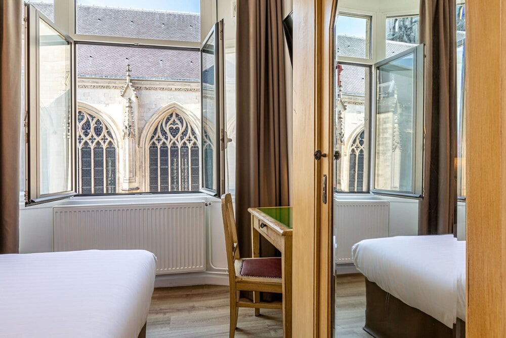 Saint Maurice Hotel 24/62
