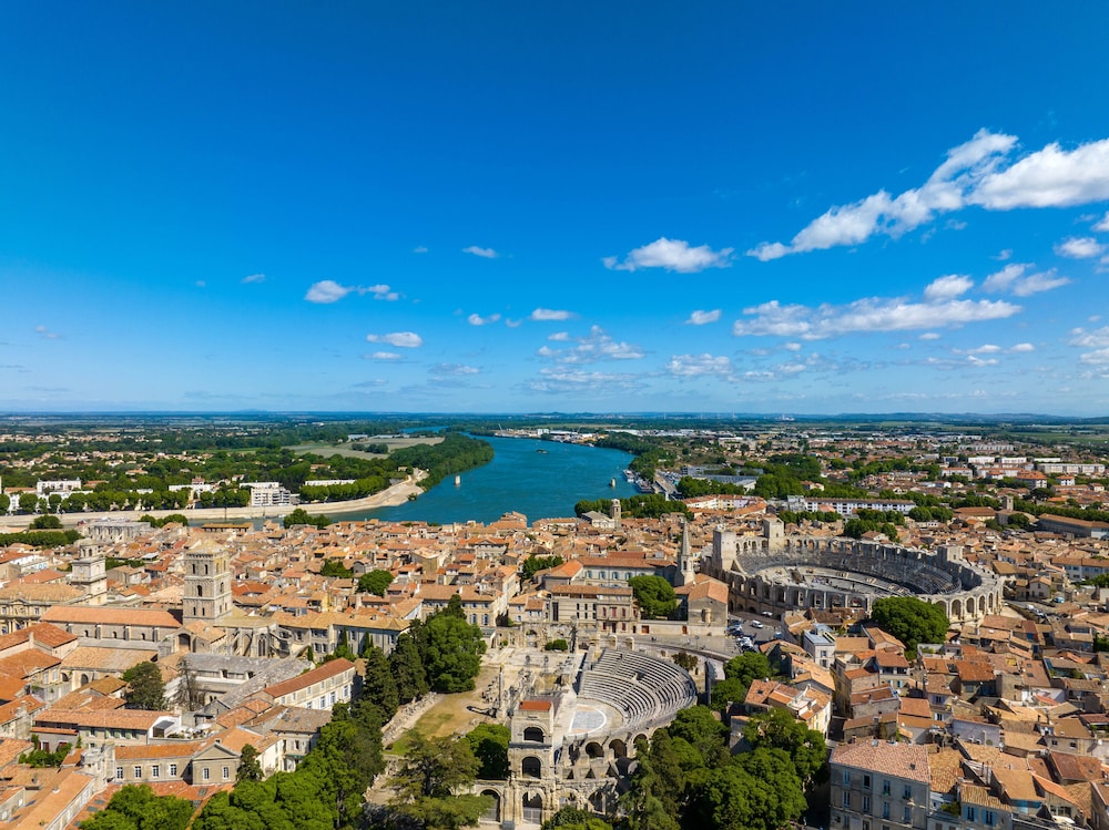 Campanile Arles 42/50