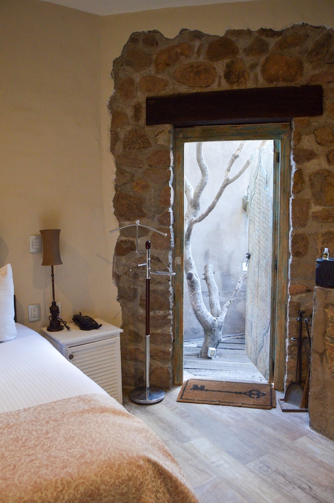 Hotel de Piedra 68/70