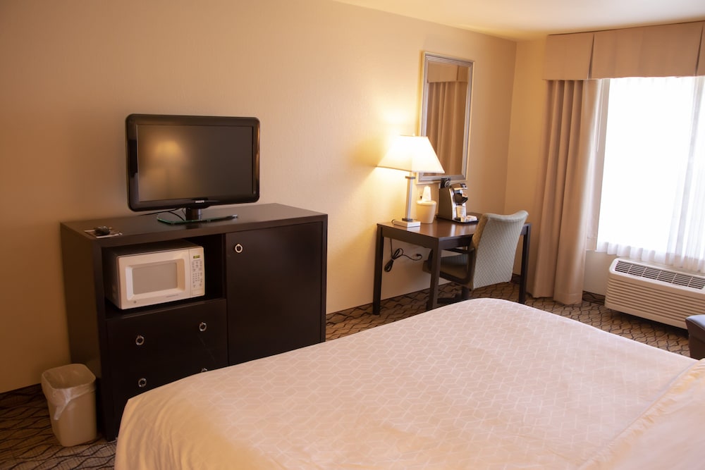 Holiday Inn Express Suites Columbus East Reynoldsburg 16/41