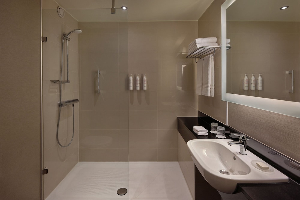 جناح تنفيذي بسرير كينج بإطلالة على النهر، Budapest Marriott Hotel 5/8