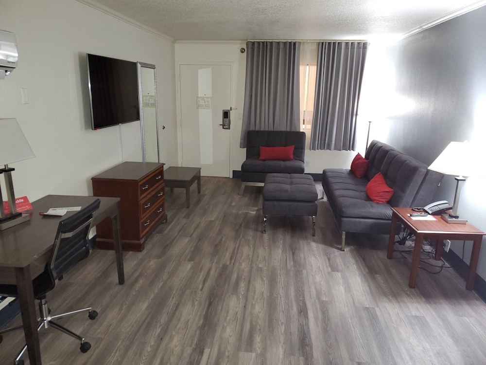 Ramada by Wyndham North Platte & Sandhills Convention Ctr 25/35