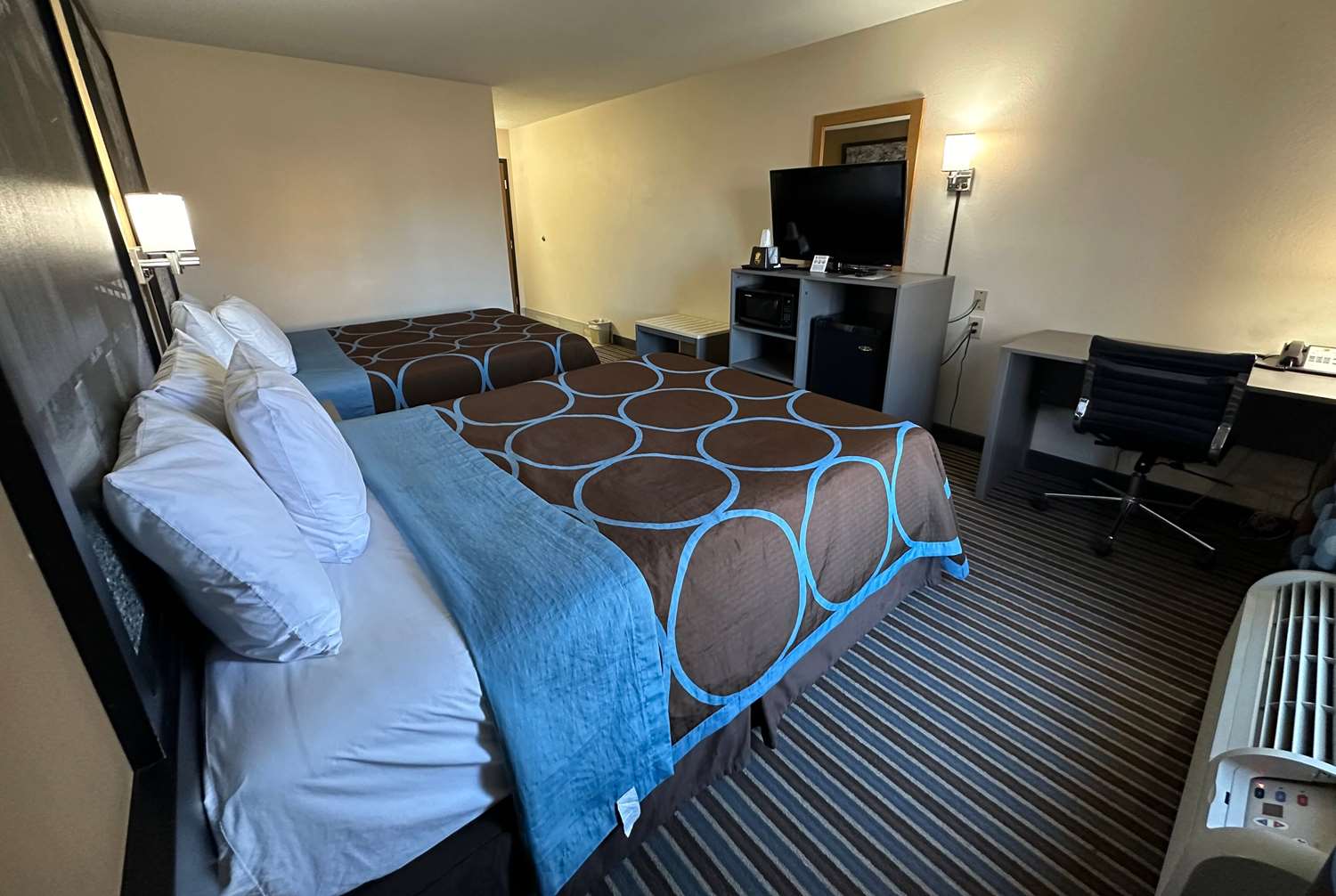 Super 8 by Wyndham Columbia Clark Lane 5/16