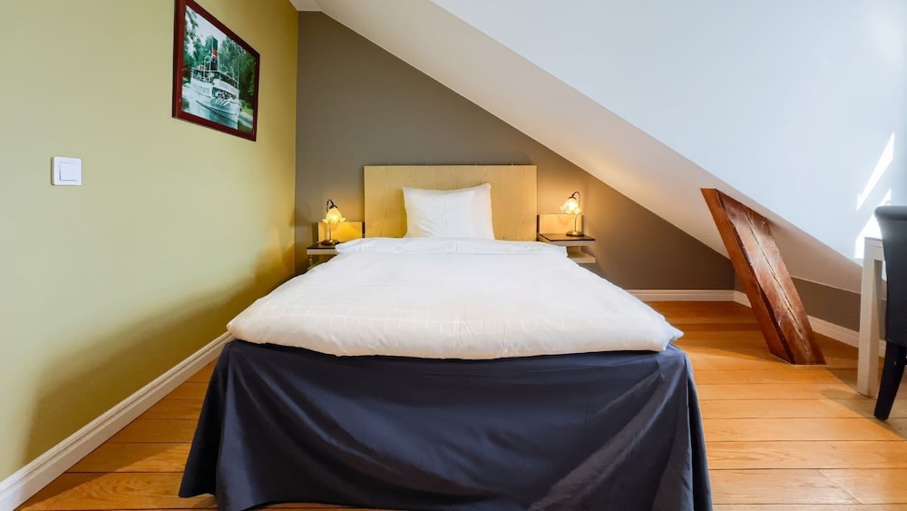 ROOM, QUEEN BED, SEA VIEW