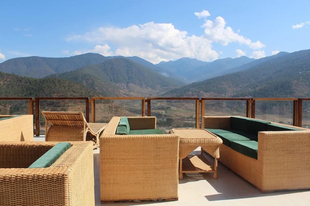 ZHINGKHAM RESORT 28/30
