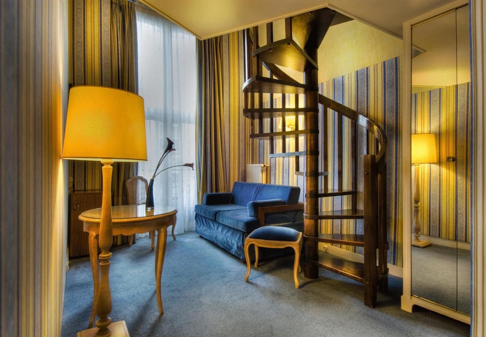 Hotel Baudelaire Opera 57/72