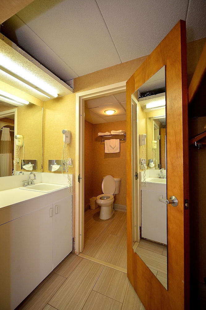 Riverview Inn & Suites 25/69