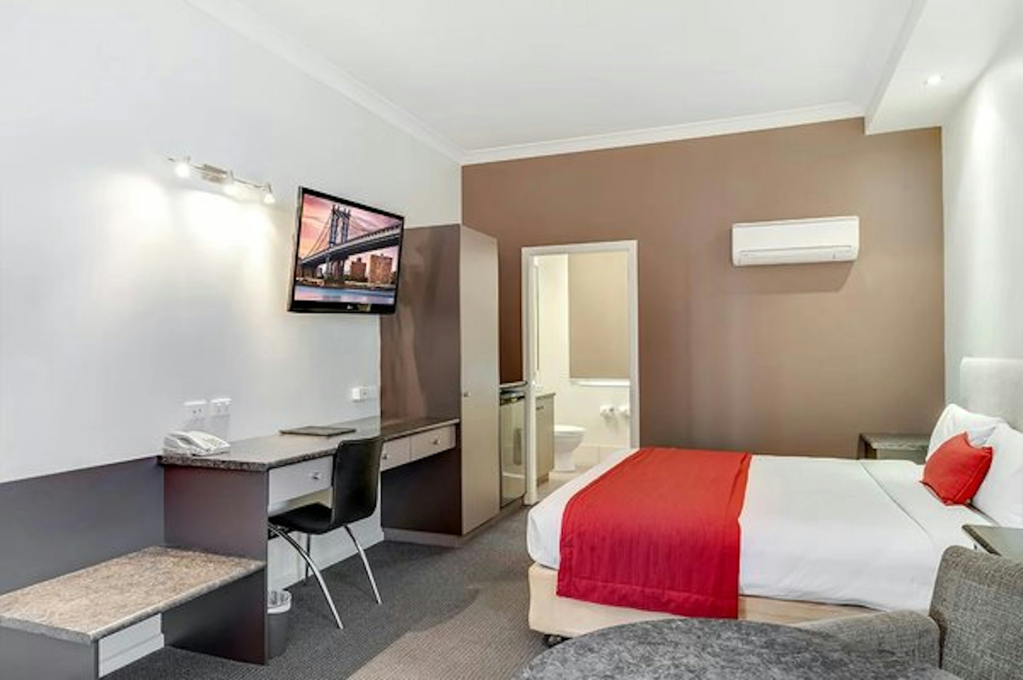 Prince of Wales Motor Inn 39/64
