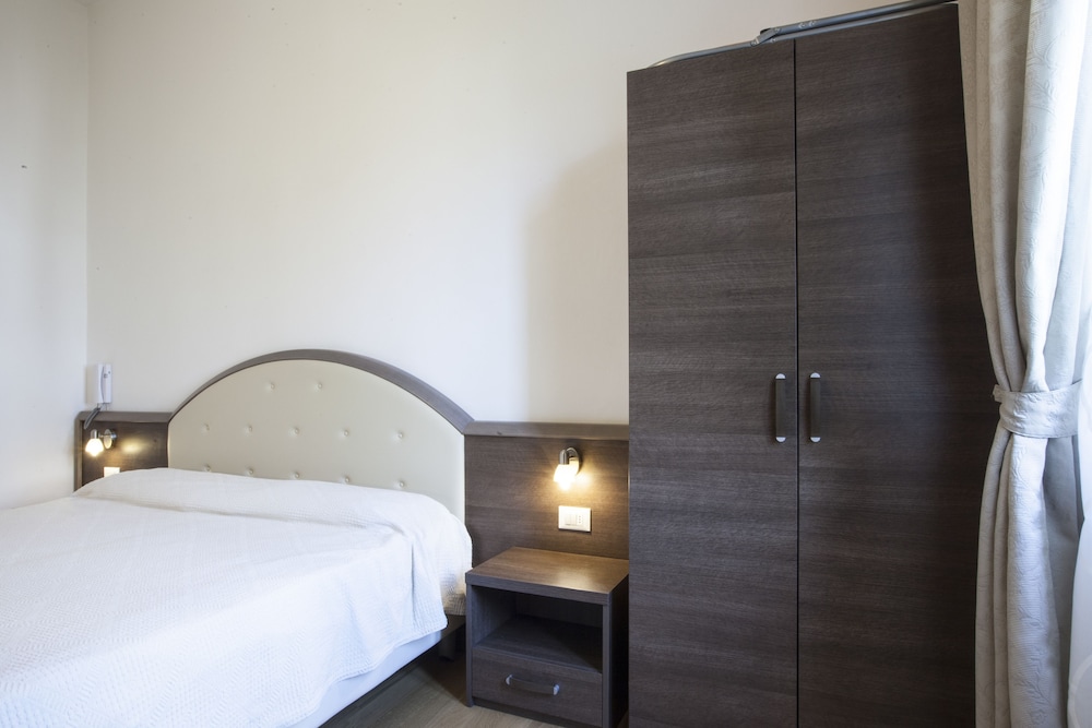 Albergo Amalfi Milano 32/67