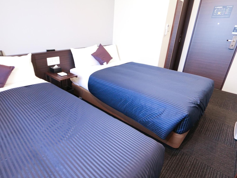 ROOM, TWIN BEDS