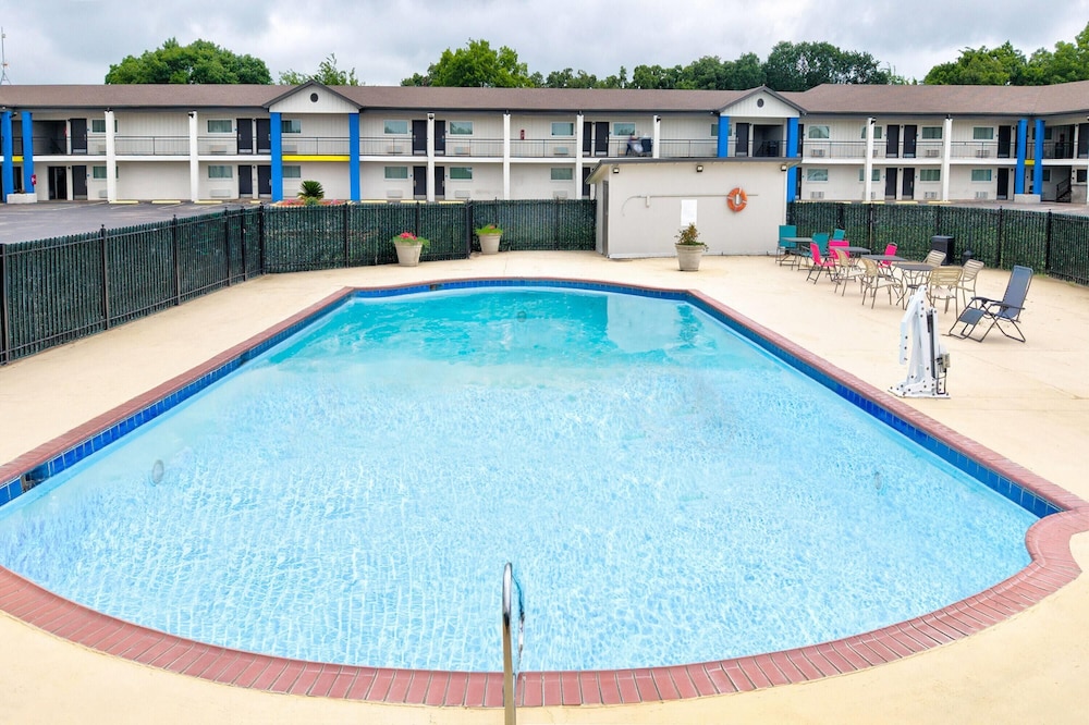 Days Inn By Wyndham Gatesville 30/41