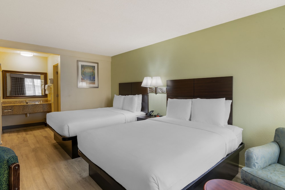 University Inn Suites 22/50