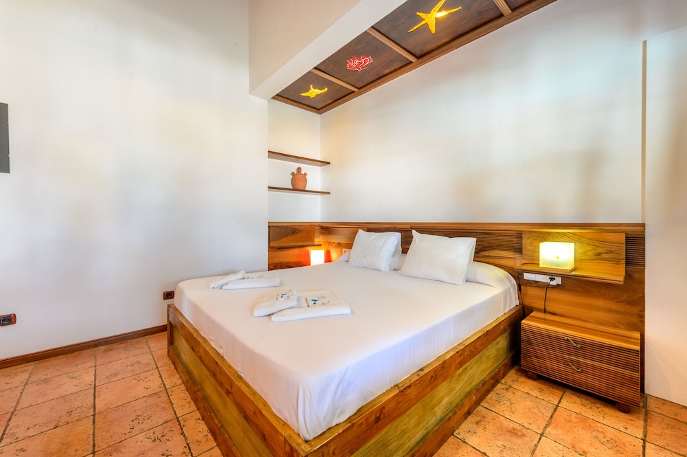 2 Bedrooms, Grand, Suite, King Bed, Pool Side, Sofa، Es Pas Formentera Agroturismo 3/7