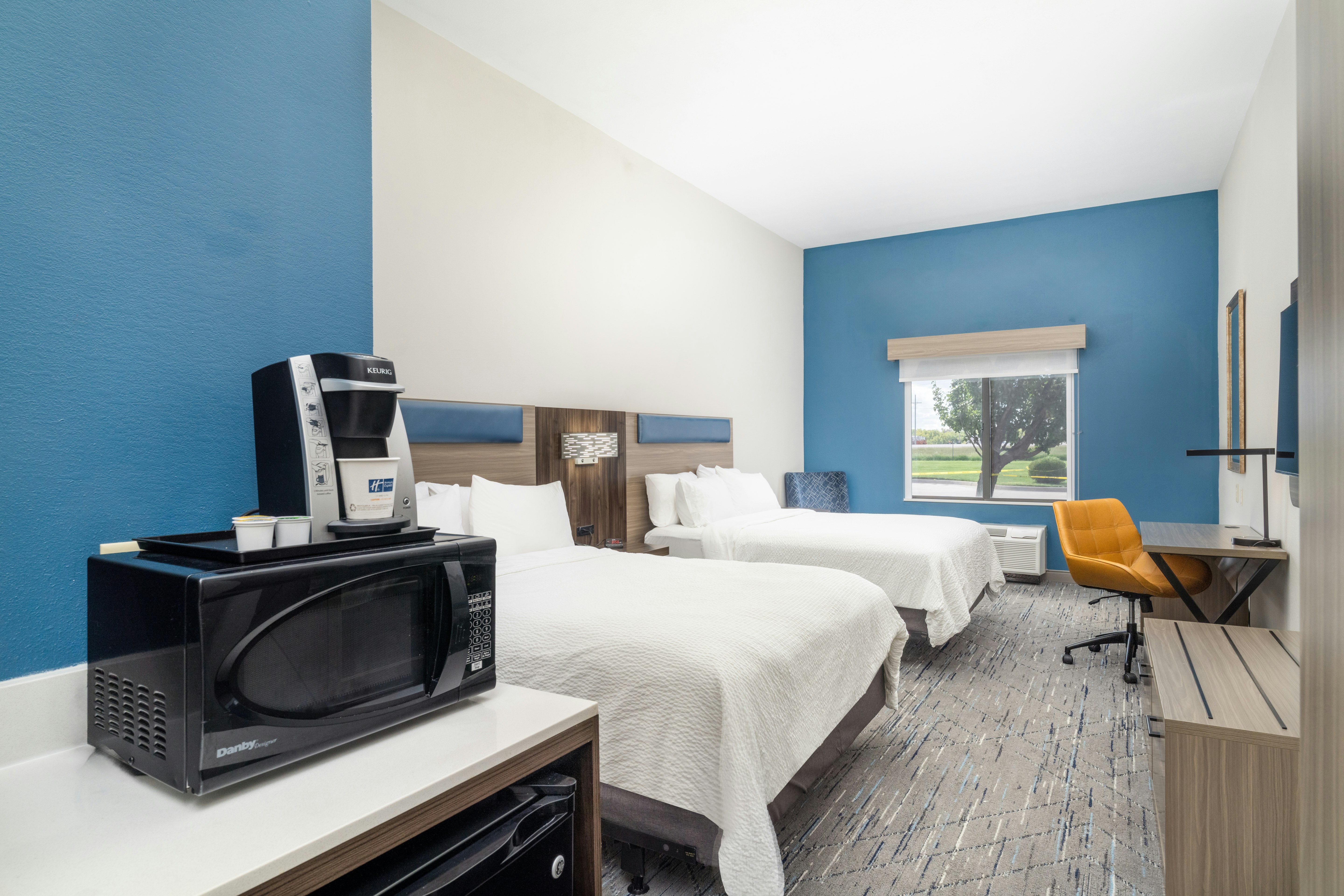 Holiday Inn Express Hotel And Suites Pratt 24/55