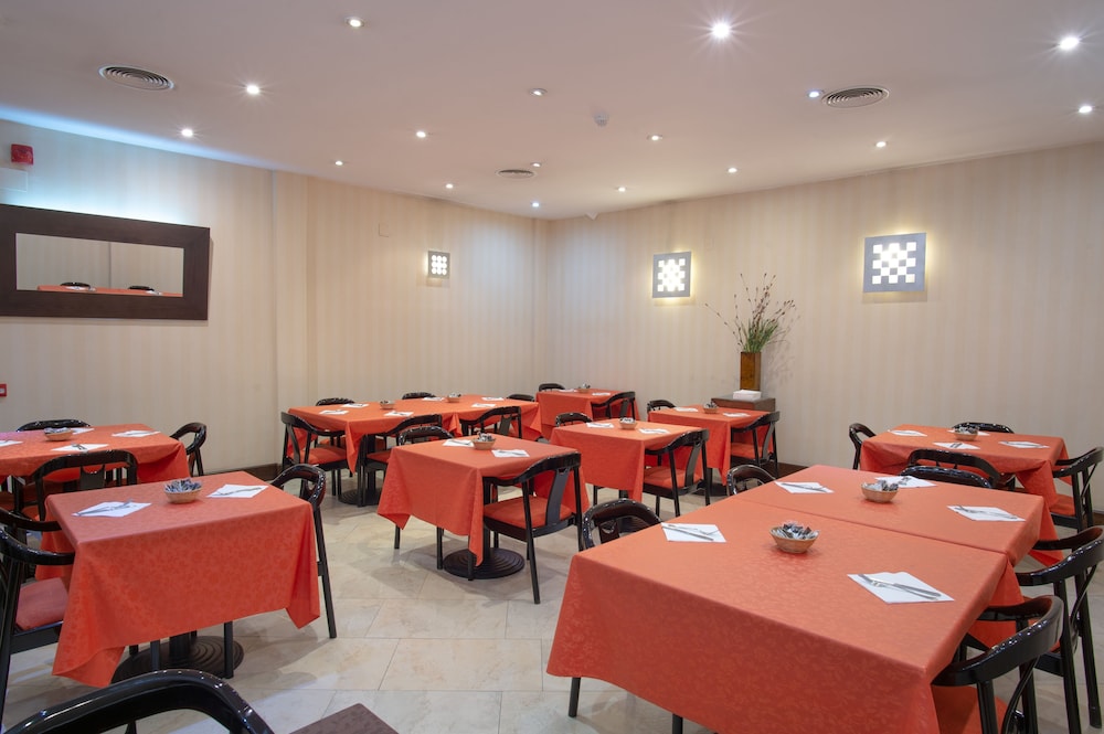 Hotel Villa de Barajas Formerly Best Western Hotel Villa de Barajas 37/38
