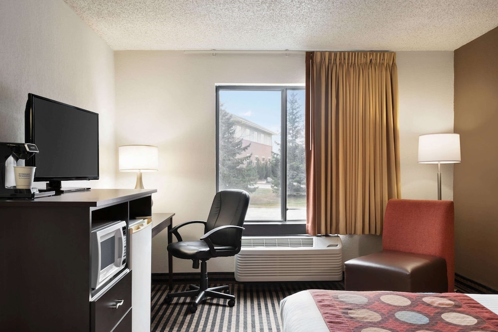 Super 8 by Wyndham Wausau 40/55