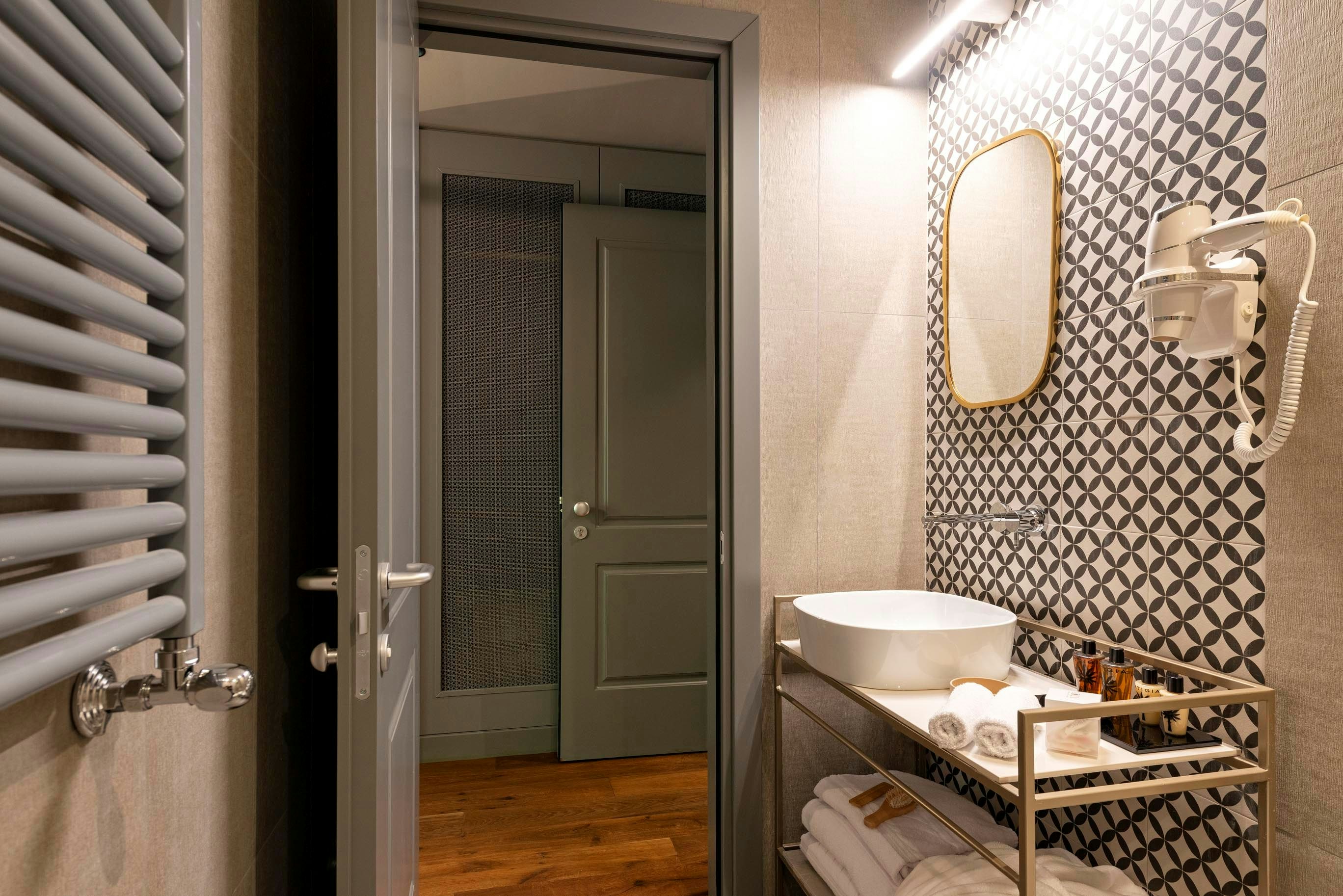 Loly Boutique Hotel 24/27