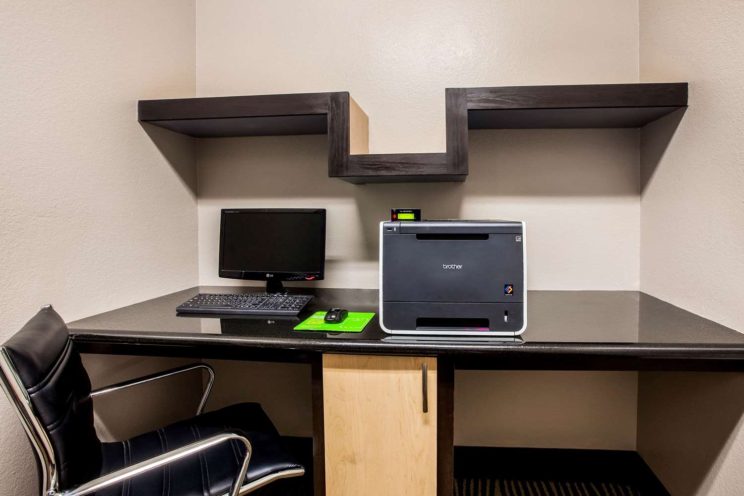 La Quinta Inn & Suites by Wyndham Pasadena 29/32