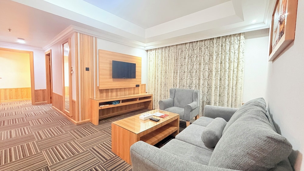 Ewan Ajman Suites Hotel 79/99