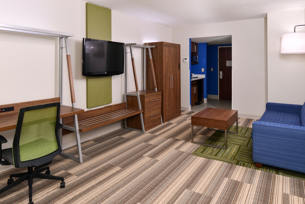 Holiday Inn Express Suites Raleigh Ne Medical Ctr Area 4/74