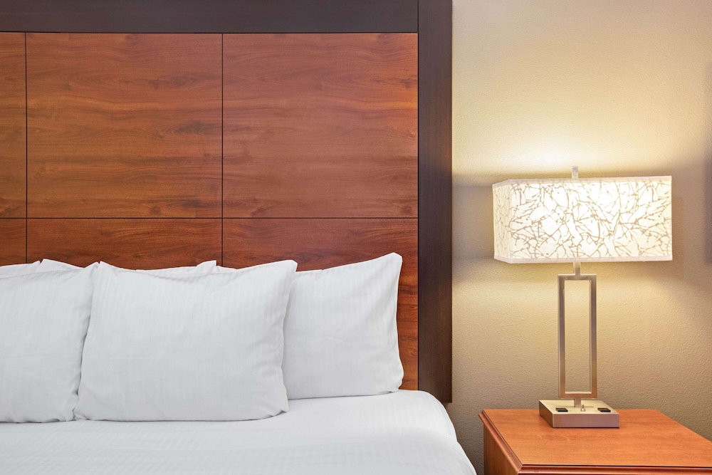 La Quinta Inn & Suites by Wyndham N Little Rock-McCain Mall 21/63