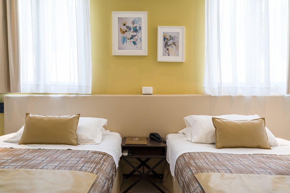 FAMILY, 2 FRENCH BEDS