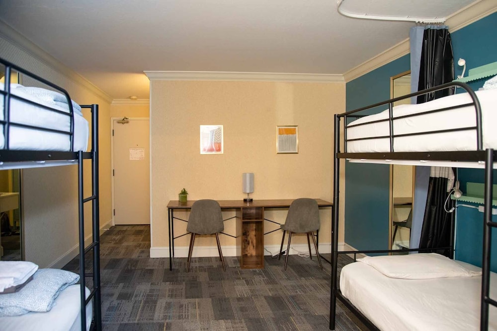 Lombard Motor Inn 36/47