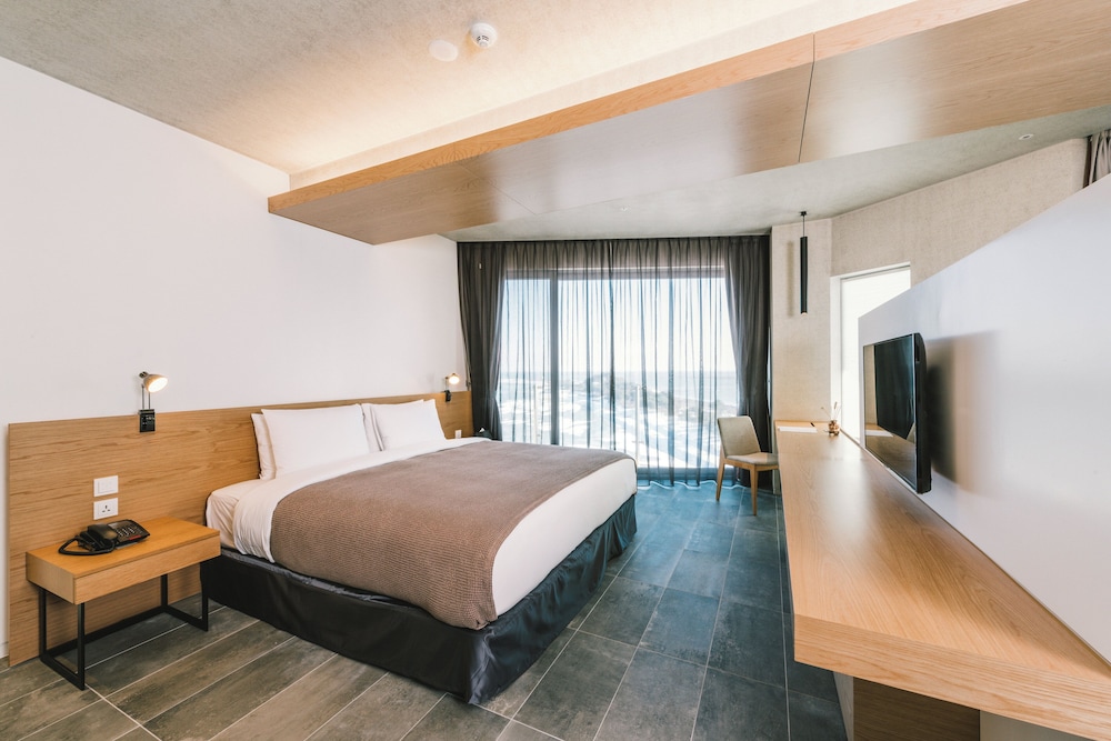 Studio, Suite, Double Bed, Pool Access