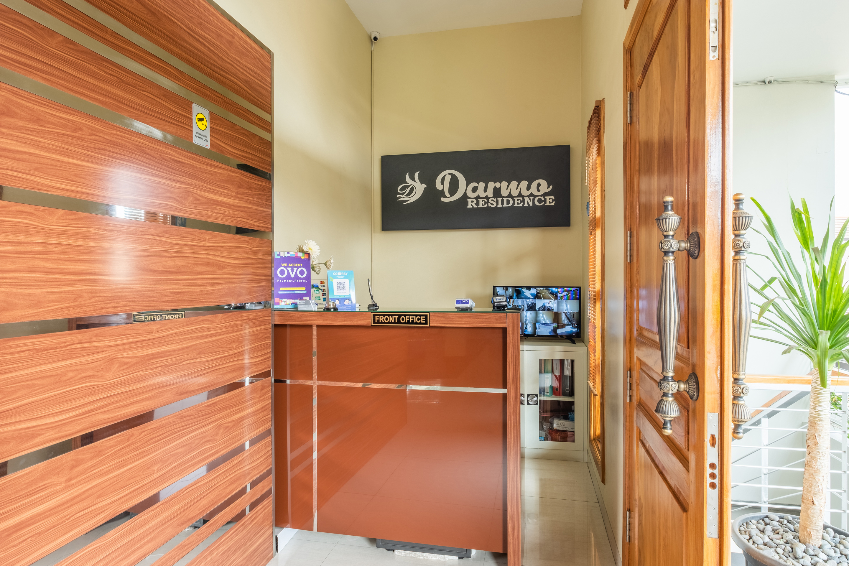 OYO 1308 Darmo Residence 2/27