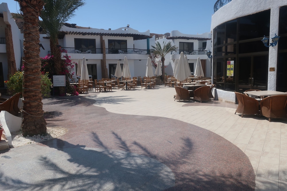 Turquoise Beach Hotel 44/50