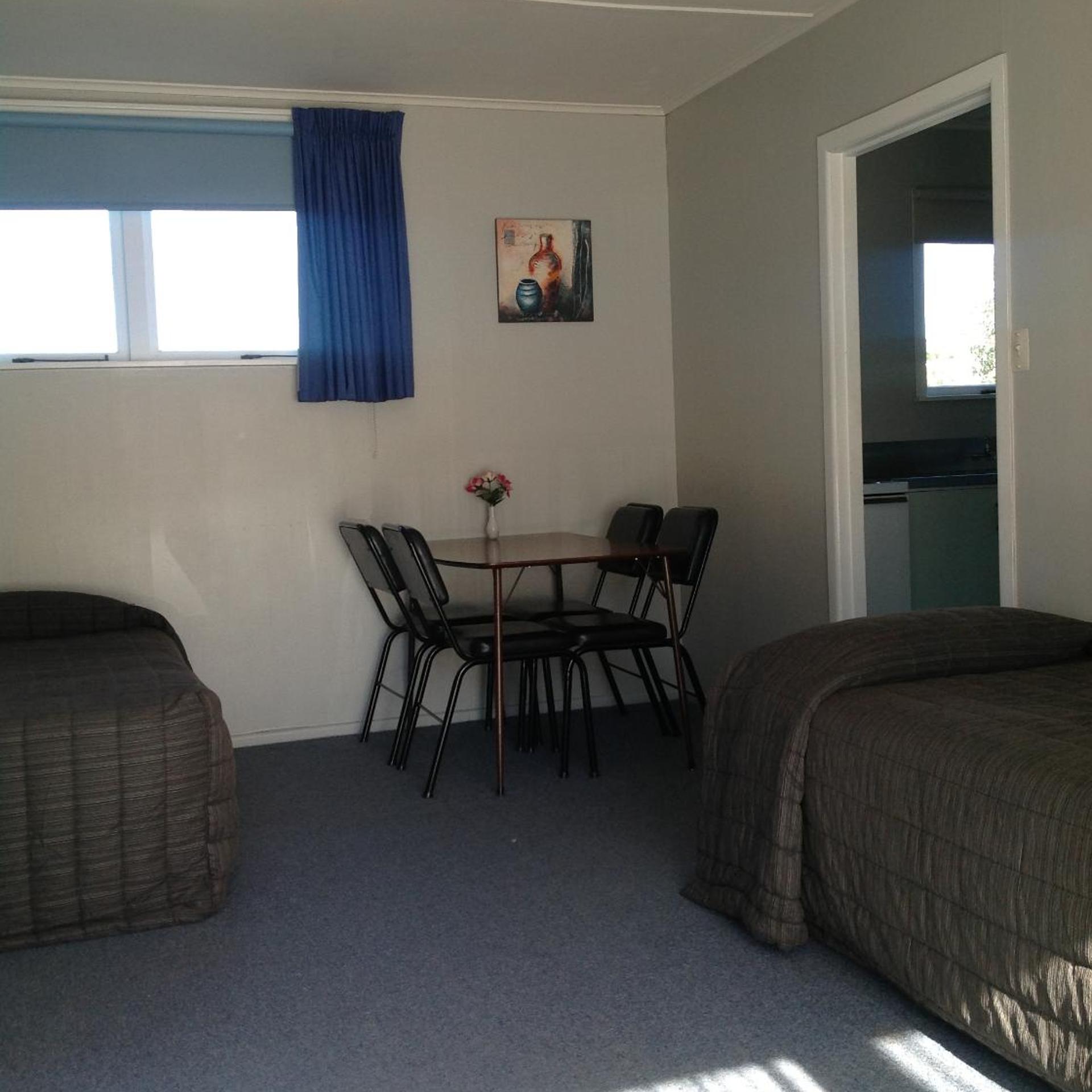 Camberley Court Motel 16/26