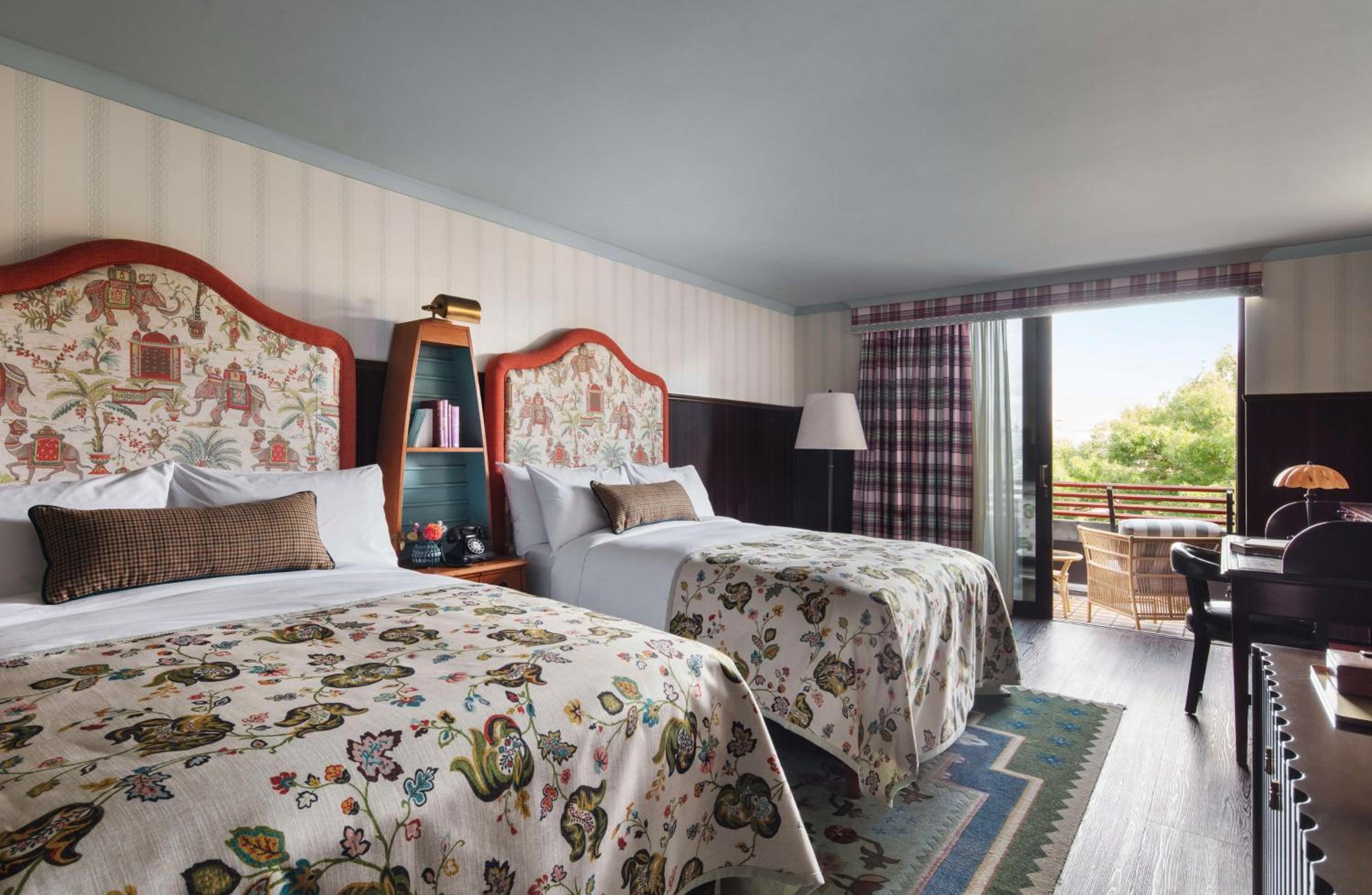 GRADUATE, TWIN BEDS, RIVER VIEW, BALCONY