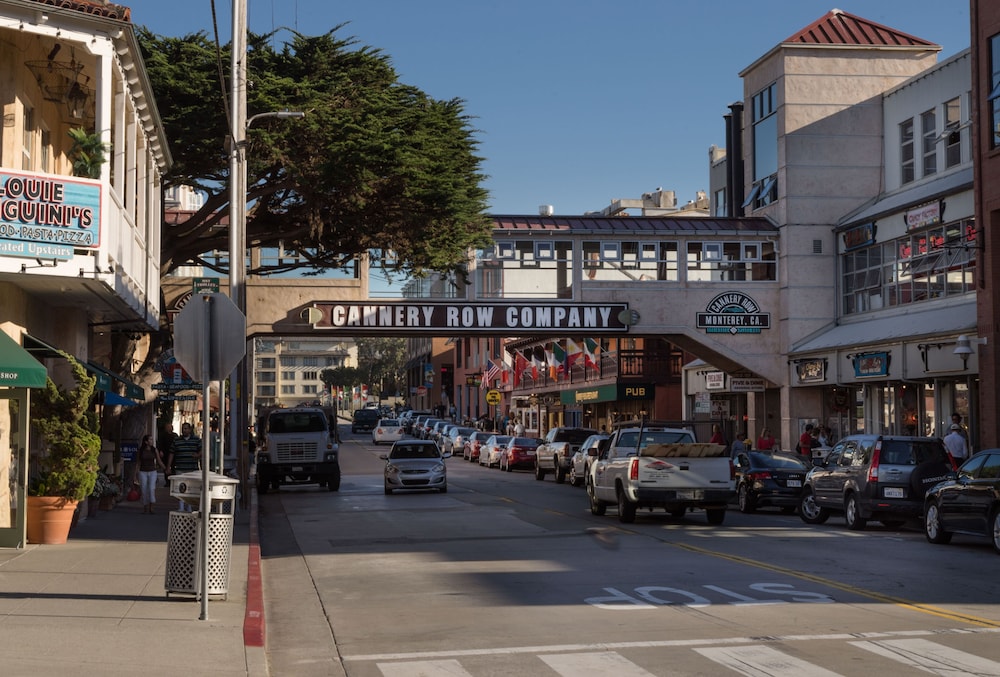 Monterey Hotel 58/68