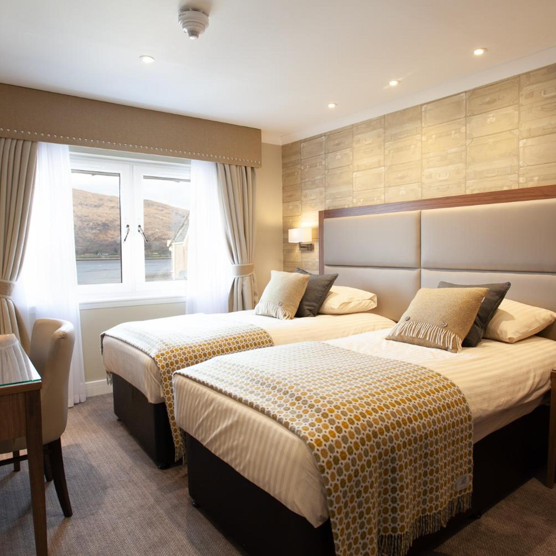 Room, Twin Beds, Loch View