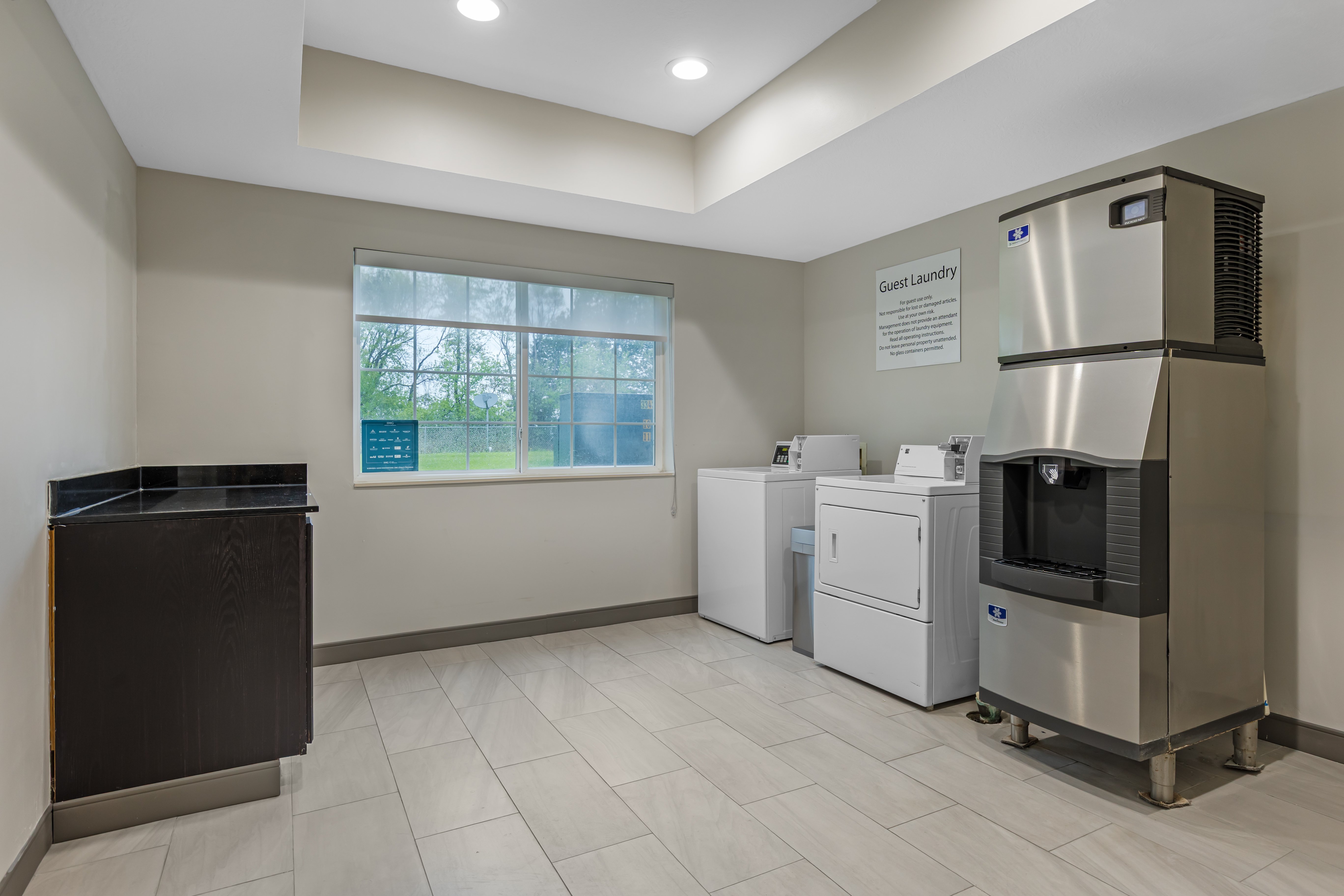 Holiday Inn Express Hotel Suites Charlotte 11/44