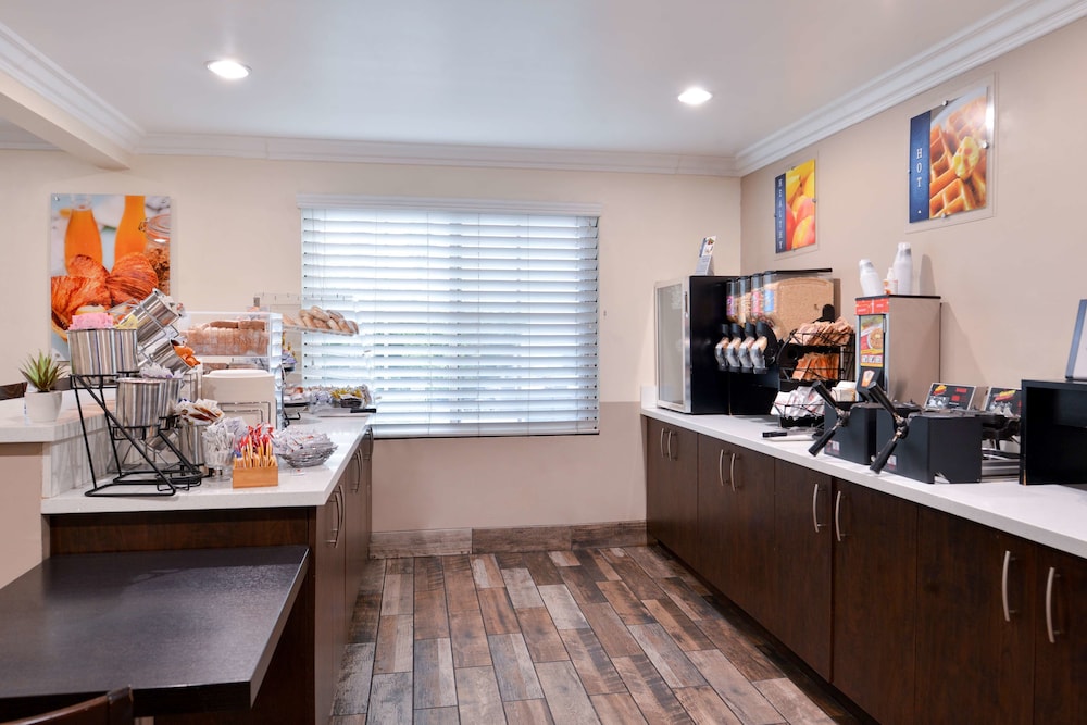 Best Western Airport Plaza Inn - Los Angeles LAX Hotel 33/39