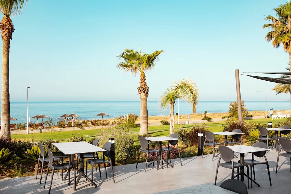 Piere Anne Beach Hotel 25/47