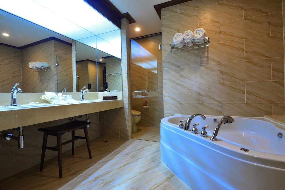 Aqua Resort Club Saipan 65/65